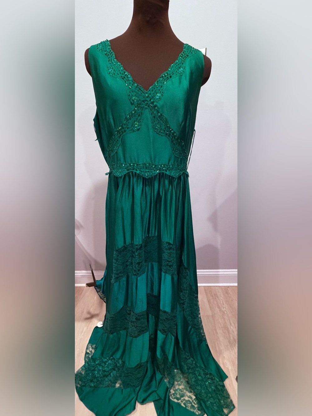 Adrianna Papell Emerald Green Lace-Trim V-Neck Evening Dress
